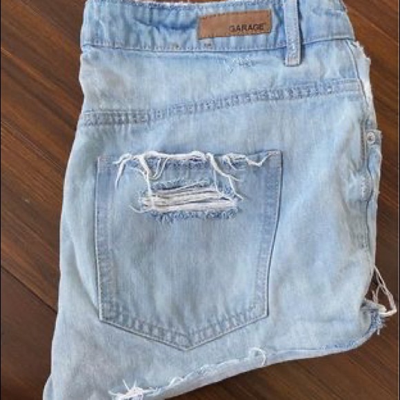Garage highwaisted jean shorts - Picture 2 of 2